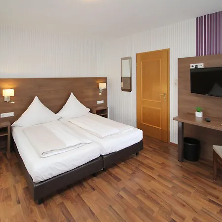 Berghof Wasserkuppe & Gaestehaus Fuldaquelle 3* 格尔斯费尔德