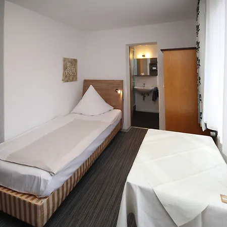 Berghof Wasserkuppe & Gaestehaus Fuldaquelle 酒店 3*