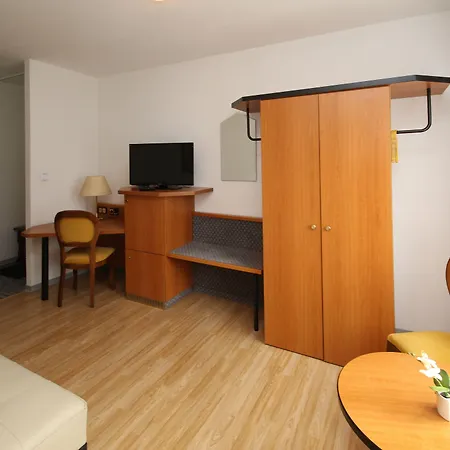 Berghof Wasserkuppe Und Gaestehaus Fuldaquelle 3*