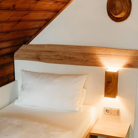 Berghof Wasserkuppe Und Gaestehaus Fuldaquelle 3* Gersfeld